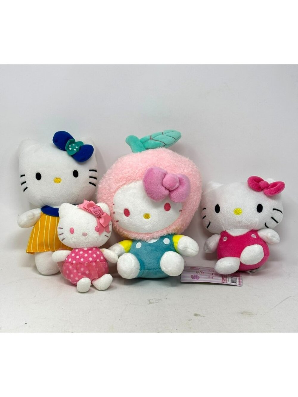 HELLO KITTY Lot 4 Assorted Plush KidRobot Sanrio Pink Eyes